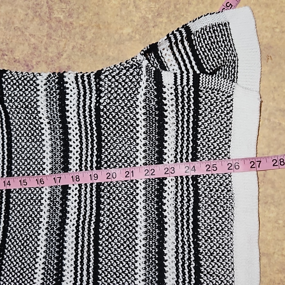 Eight Eight | Black and White Cotton Oversized Shrug Poncho - Picture 8 of 9